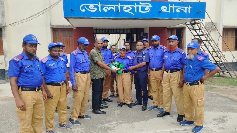 দীর্ঘ ৩০ বছরের সেবার পর গ্রাম পুলিশের বিদায় সংবর্ধনা