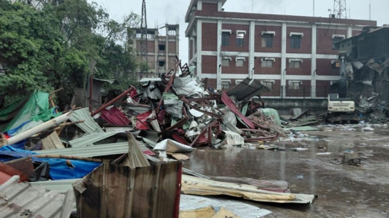 হাজী সেলিমের অবৈধ স্থাপনা গুড়িয়ে দিল ঢাকার জেলা প্রশাসন
