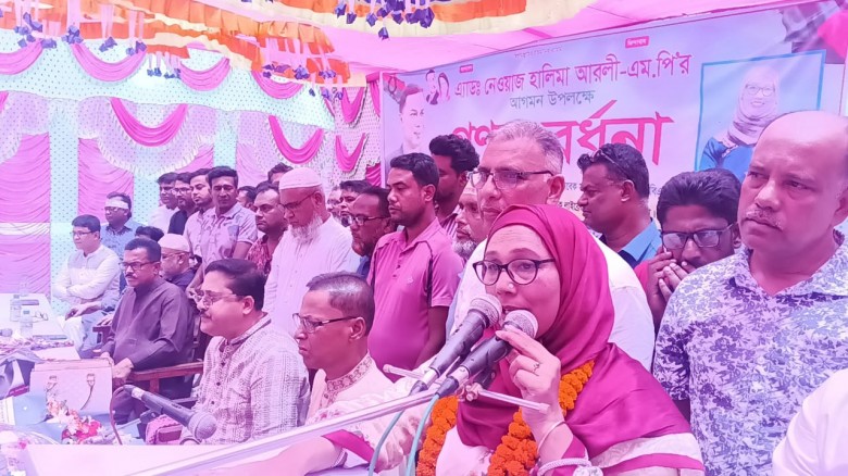 শ্রীপুরে মহিলা এমপি অ্যাডভোকেট নেওয়াজ হালিমা আরলীকে গণসংবর্ধনা